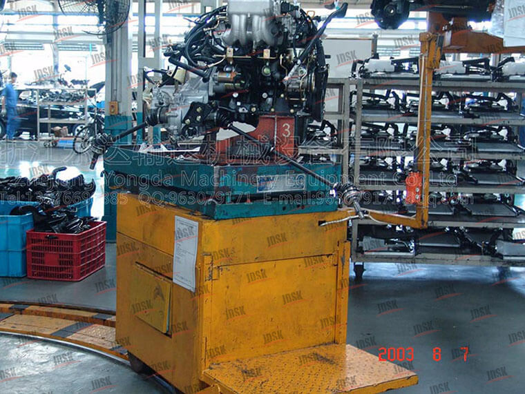 發(fā)動機輔助液壓小車